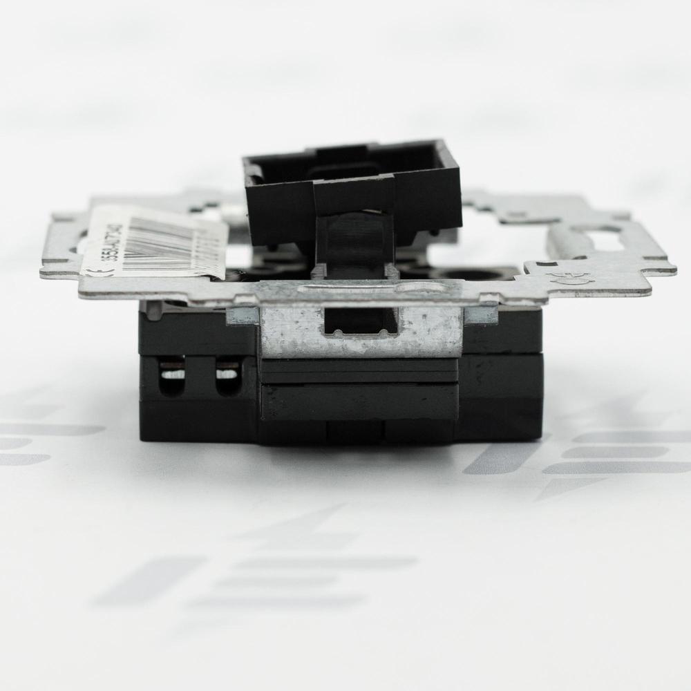 3558-A07340 Přístroj přepínače křížového, řazení 7, 7So