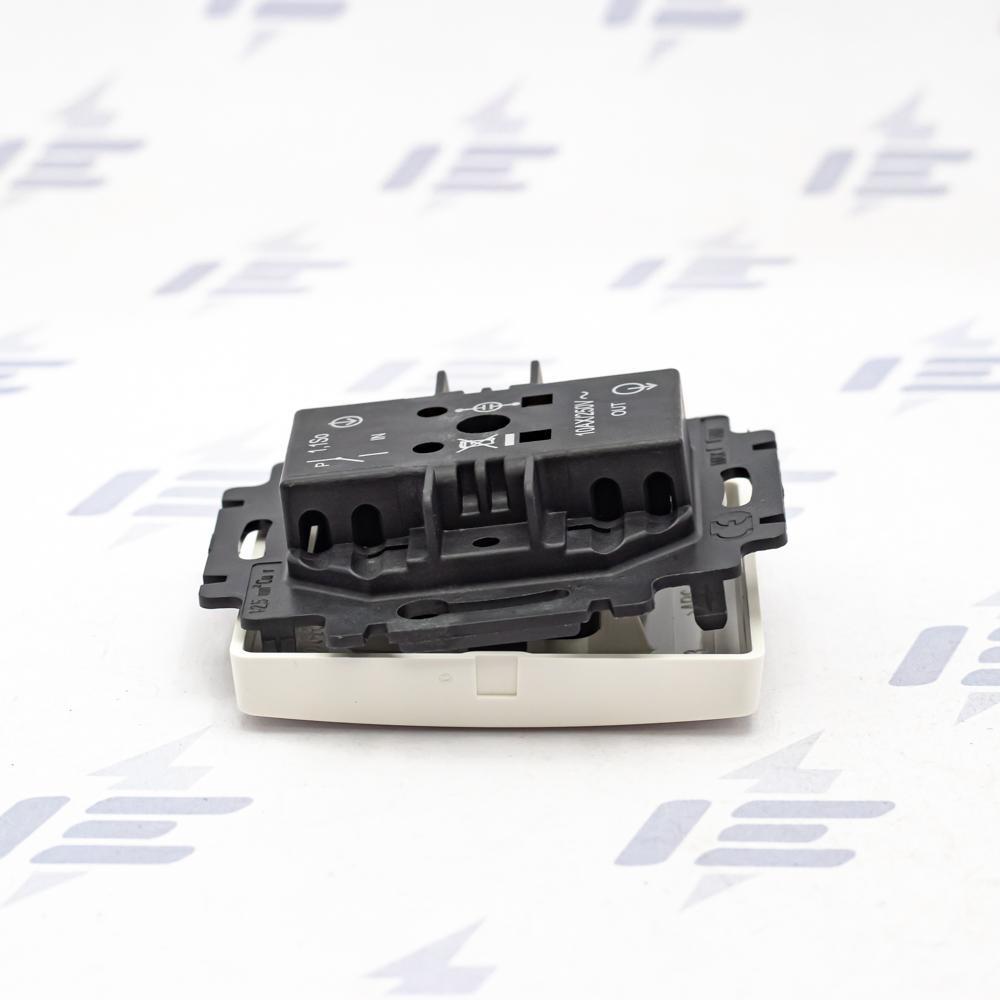 3557G-A01340 B1 Spínač jednopólový, řazení 1, s krytem