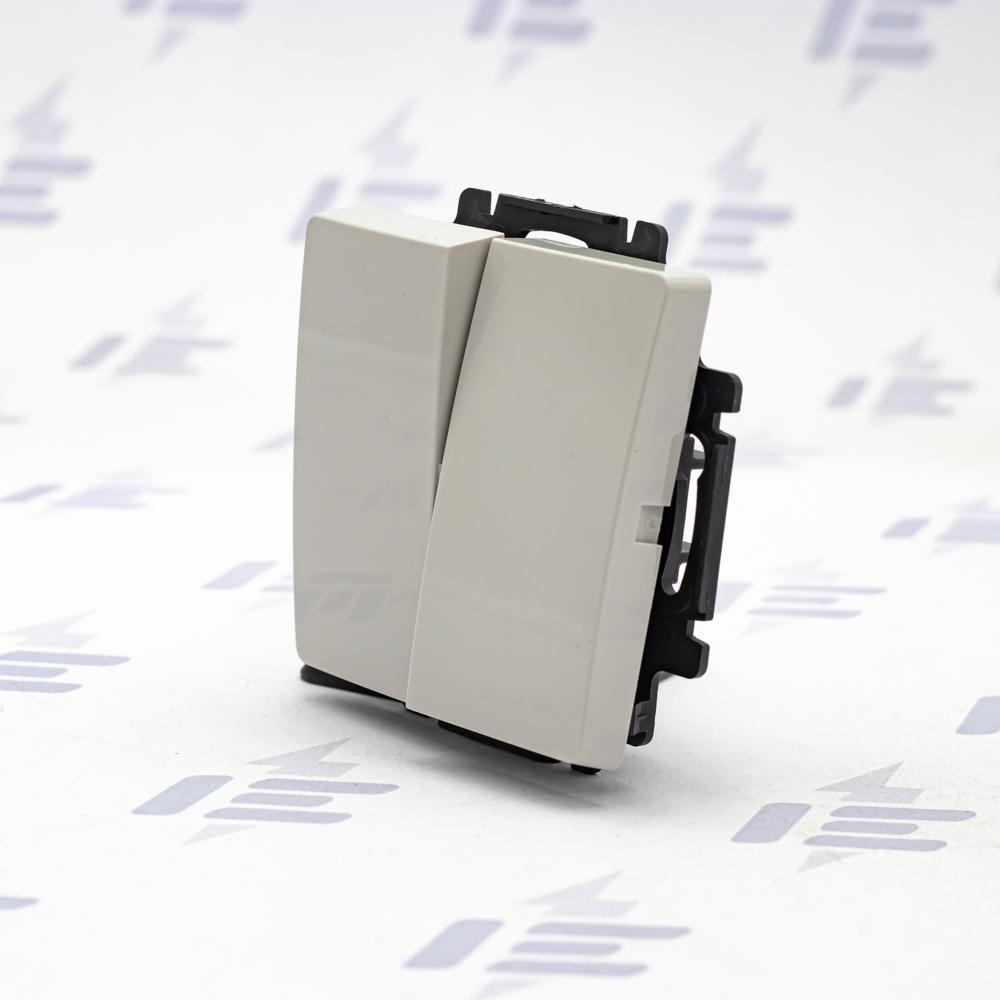 3557G-A05340 S1 Přepínač sériový, řazení 5, s krytem