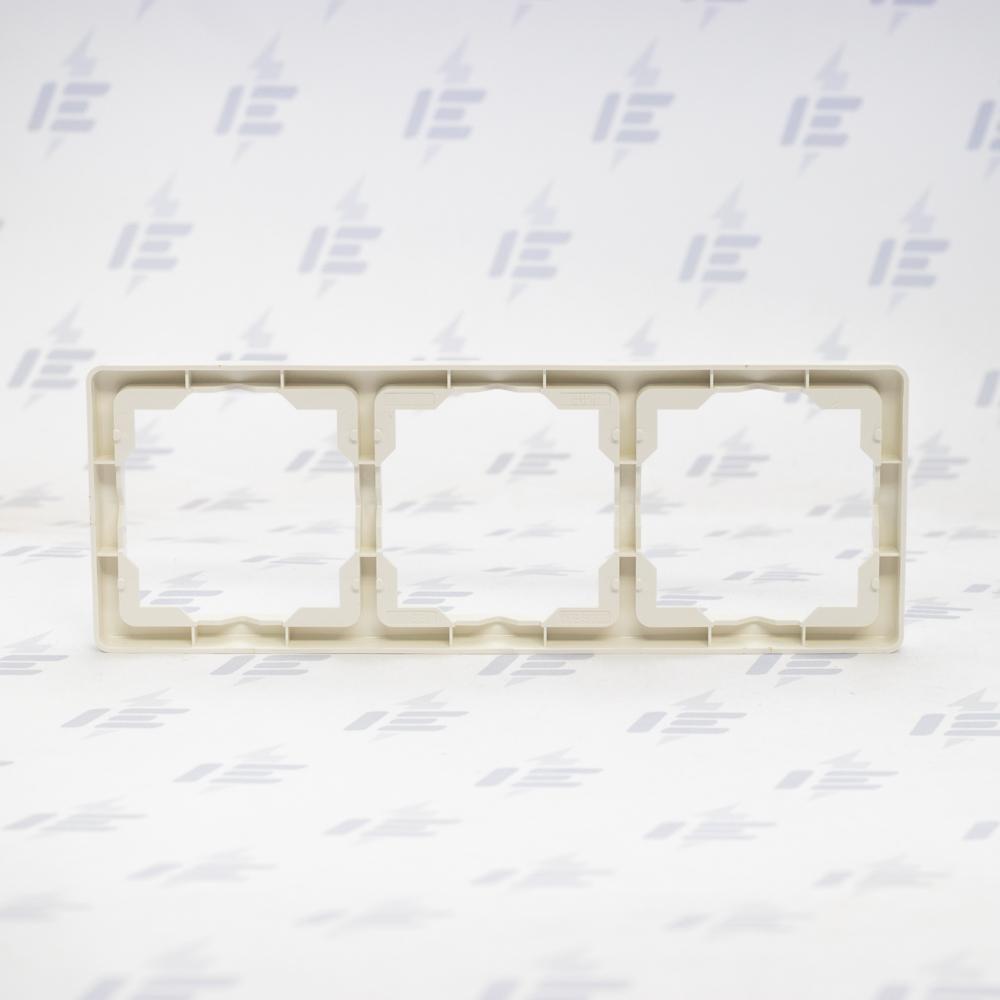 3901G-A00030 B1 Rámeček trojnásobný, pro vodorovnou i svislou montáž