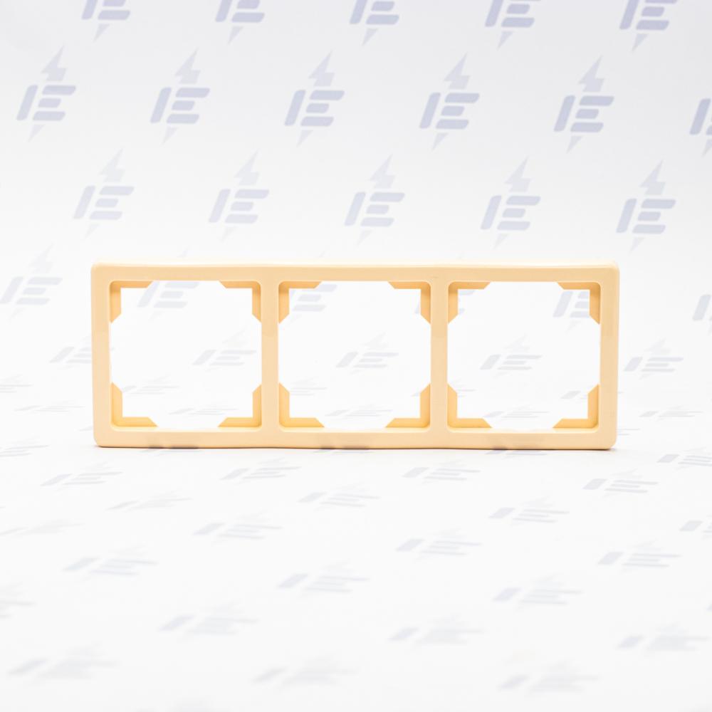 3901G-A00030 C1 Rámeček trojnásobný, pro vodorovnou i svislou montáž