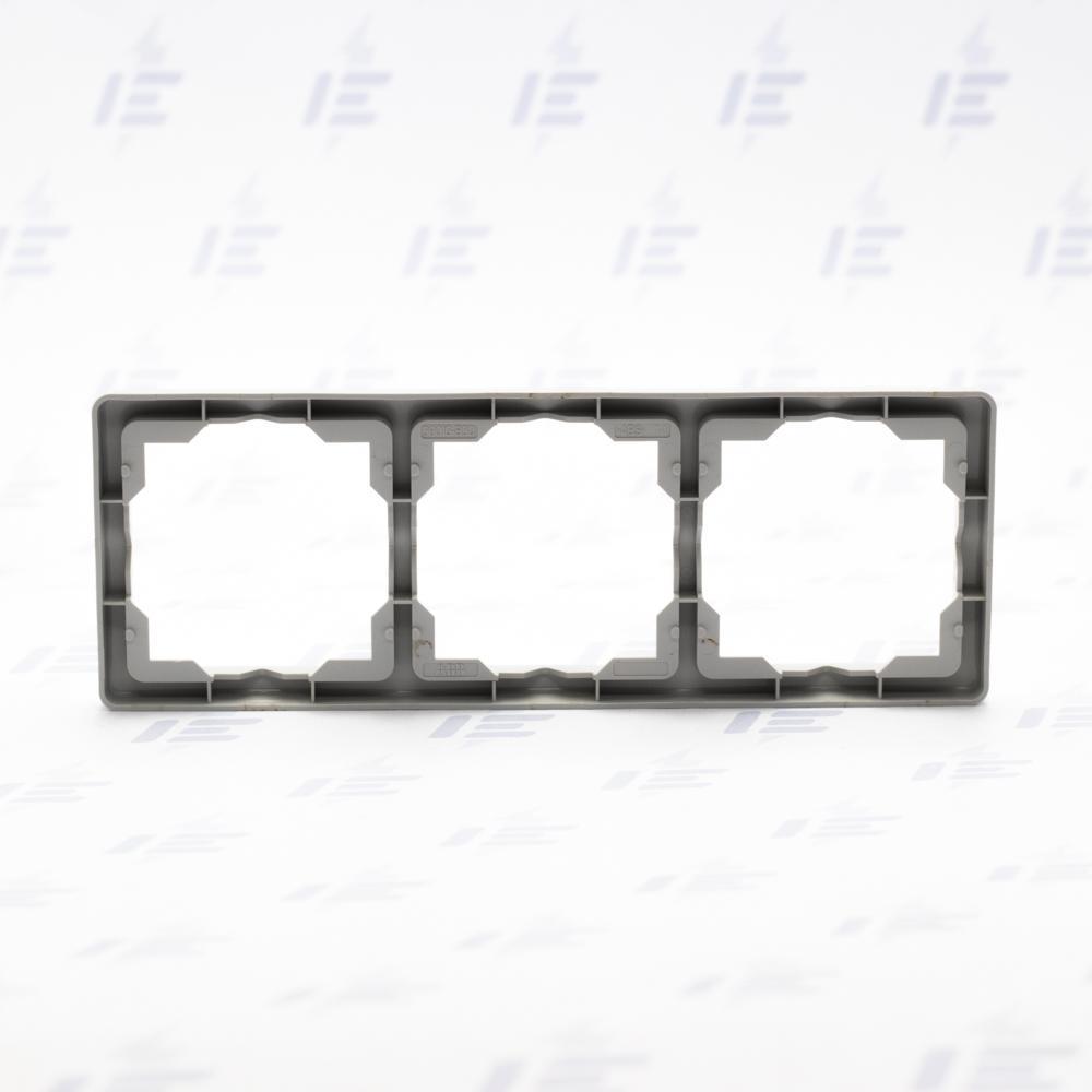 3901G-A00030 S1 Rámeček trojnásobný, pro vodorovnou i svislou montáž