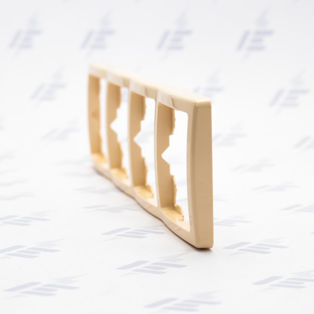 3901G-A00040 C1 Rámeček čtyřnásobný, pro vodorovnou i svislou montáž