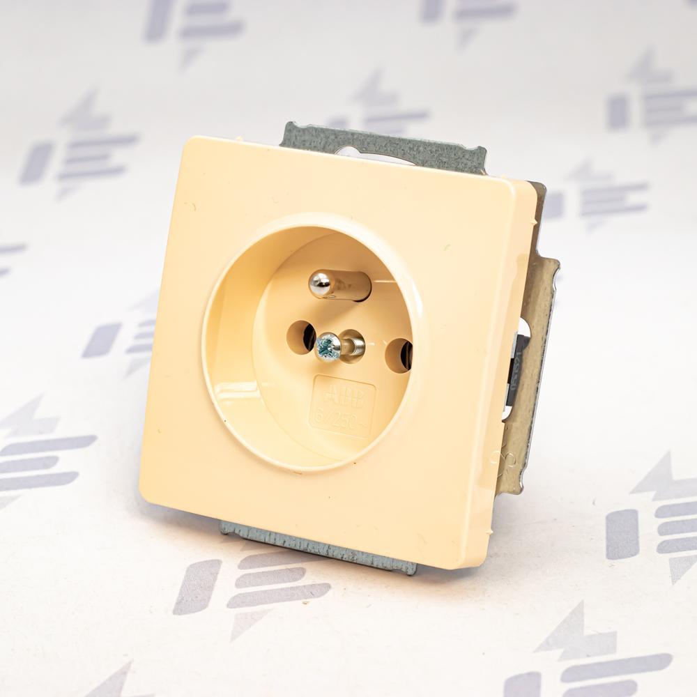 Zásuvka jednonásobná s ochranným kolíkem