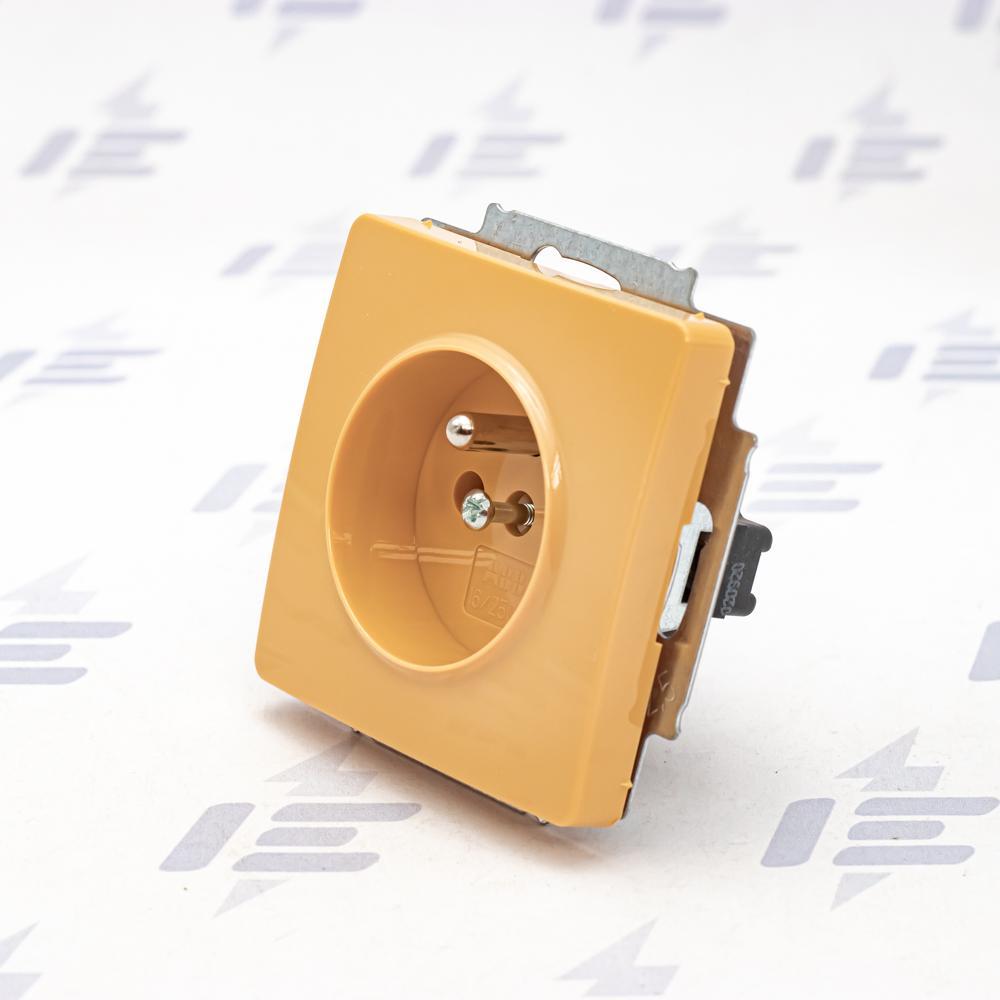 5518G-A02349 D1 Zásuvka jednonásobná s ochranným kolíkem