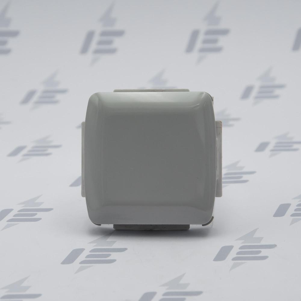 3902A-A001 S Kryt zaslepovací, s upevňovacím třmenem