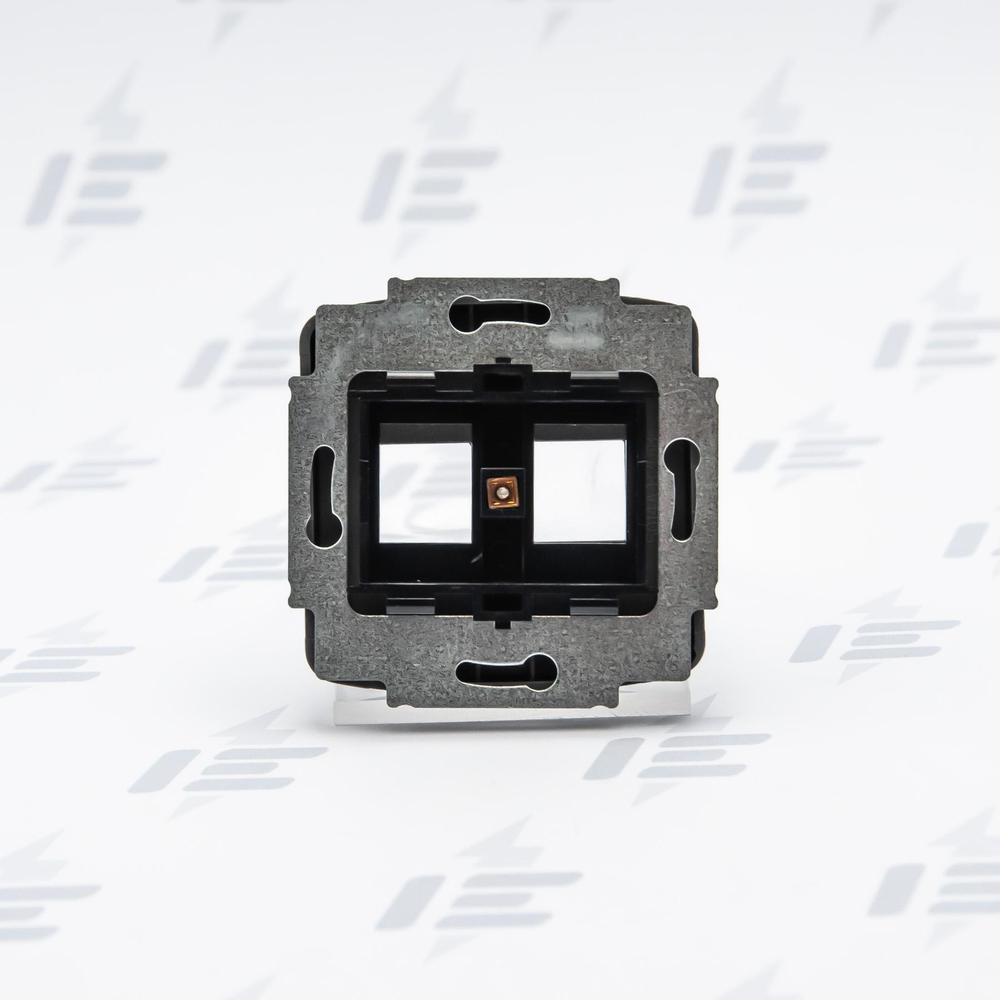 5014A-A02018 S2 Kryt zásuvky komunikační přímé (2x), s kovovým upevňovacím třmenem