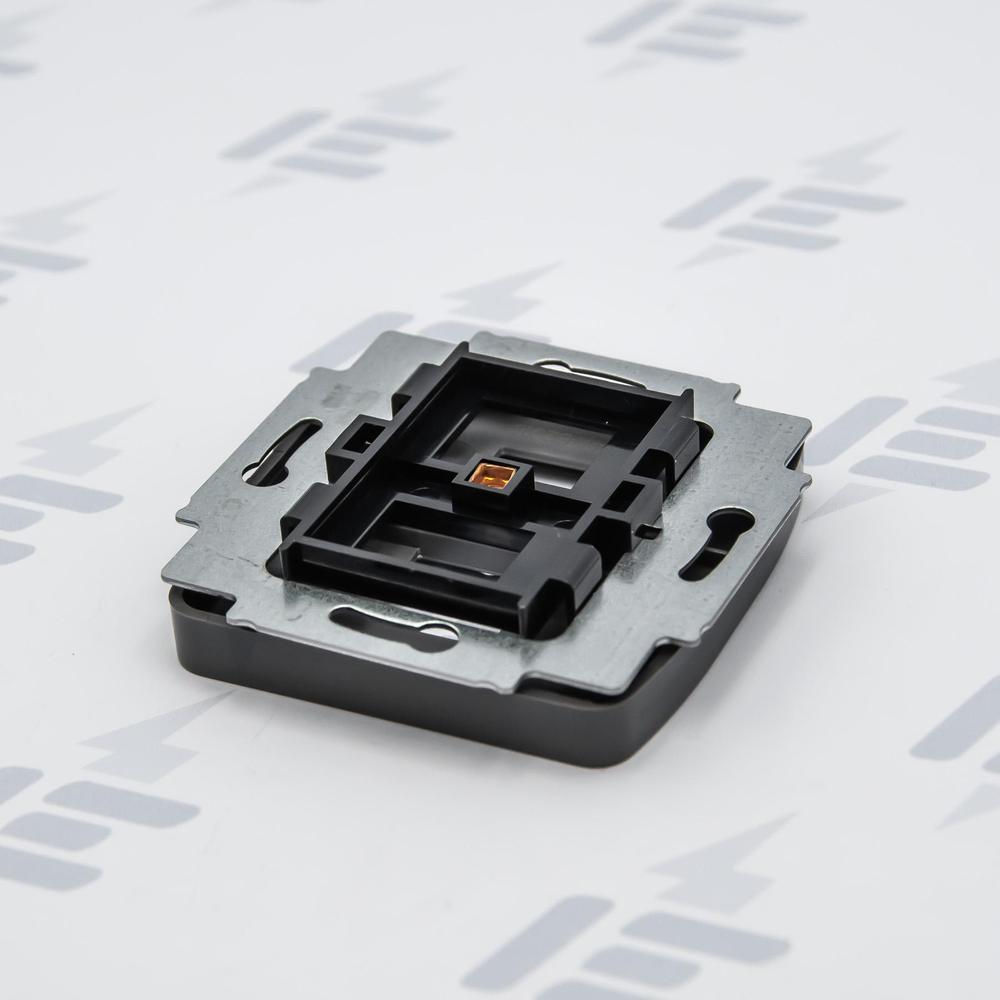 5014A-A02018 S2 Kryt zásuvky komunikační přímé (2x), s kovovým upevňovacím třmenem