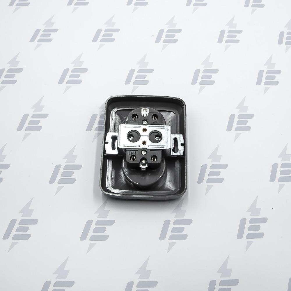 Zásuvka dvojnásobná s ochrannými kolíky