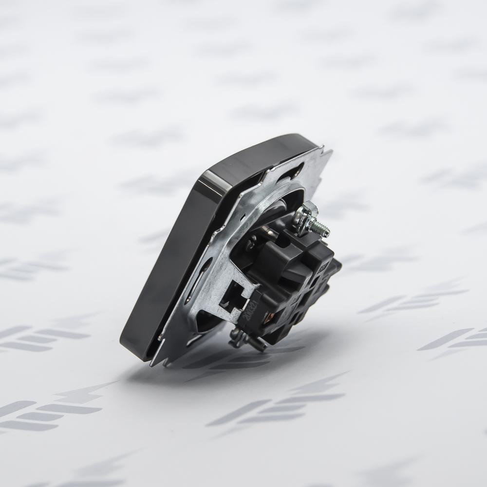 5518A-A2359 S2 Zásuvka jednonásobná s ochranným kolíkem, s clonkami