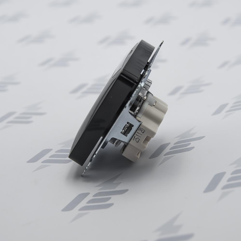 5519A-A02352 N Zásuvka jednonásobná s ochr. kolíkem, s clonkami, s popis. polem