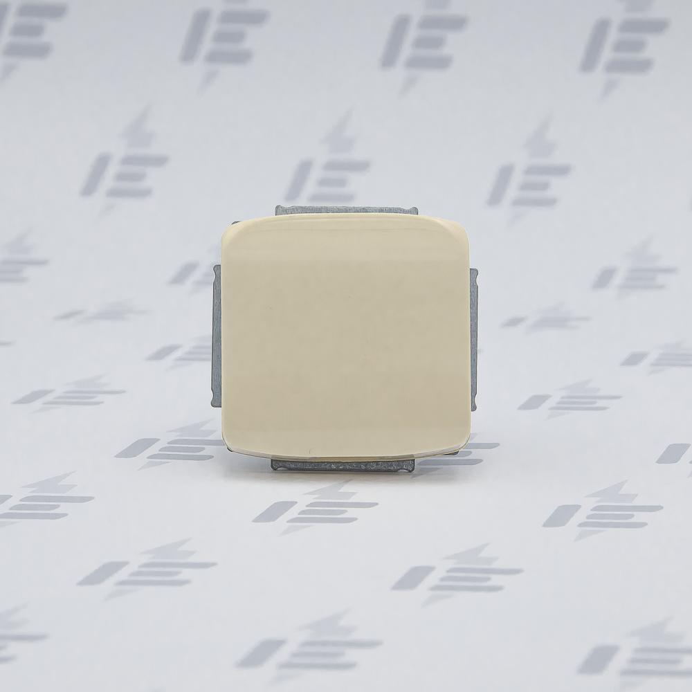 5519A-A02397 C Zásuvka jednonásobná, chráněná, s clonkami, s víčkem, s bezšroub. sv.