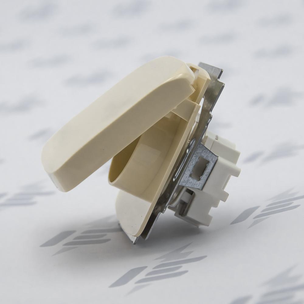 5519A-A02397 C Zásuvka jednonásobná, chráněná, s clonkami, s víčkem, s bezšroub. sv.