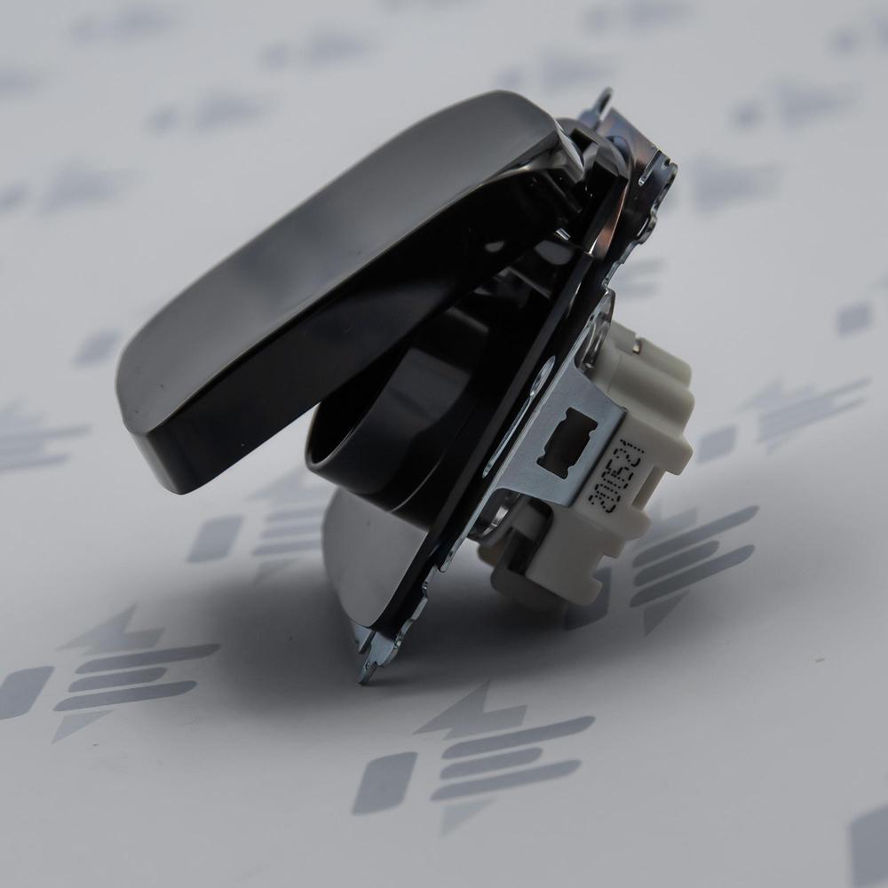 5519A-A02397 N Zásuvka jednonásobná, chráněná, s clonkami, s víčkem, s bezšroub. sv.