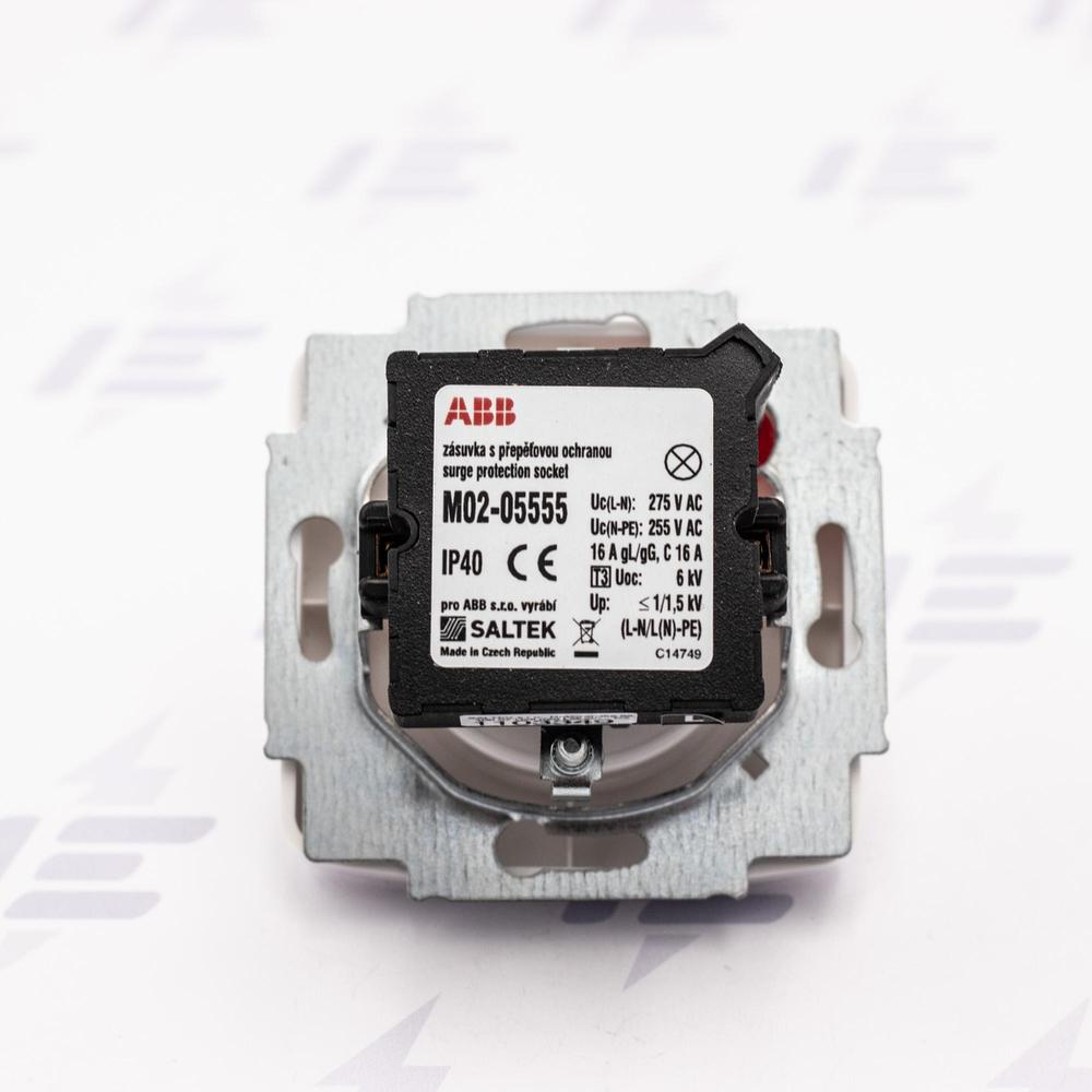 Zásuvka jednonásobná s ochr. kolíkem, s ochranou před přepětím