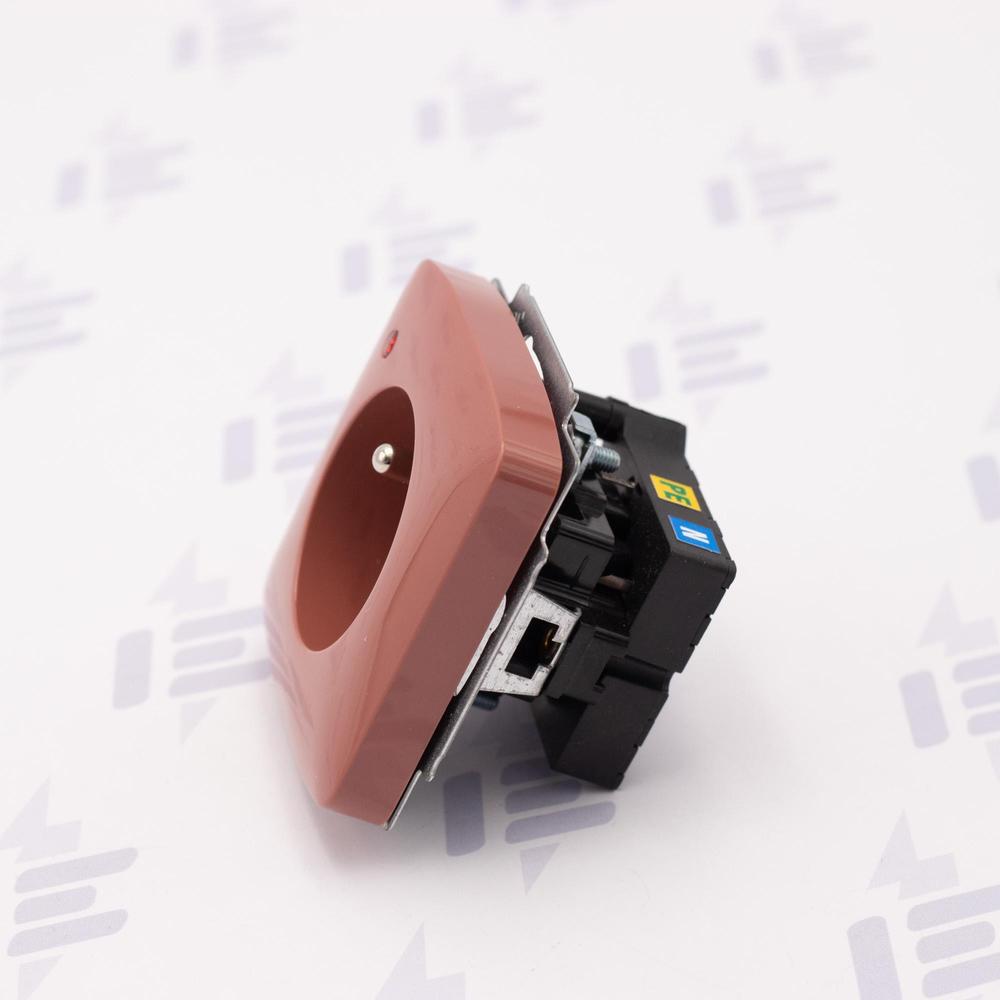 5599A-A02357 R2 Zásuvka jednonásobná s clon., s ochranou před přepětím, bezšroub. sv.