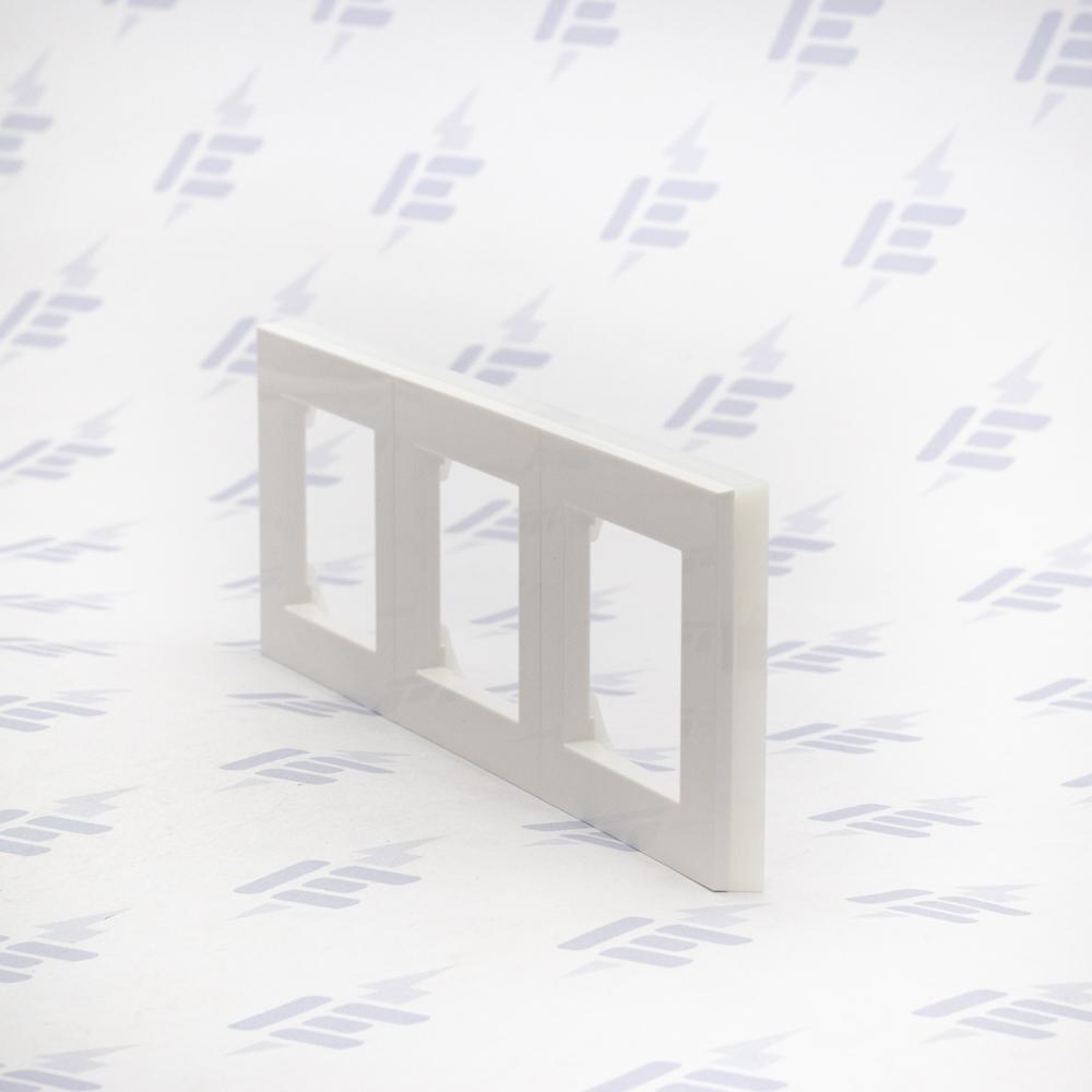 3901H-A05030 01 Rámeček trojnásobný, pro vodorovnou i svislou montáž