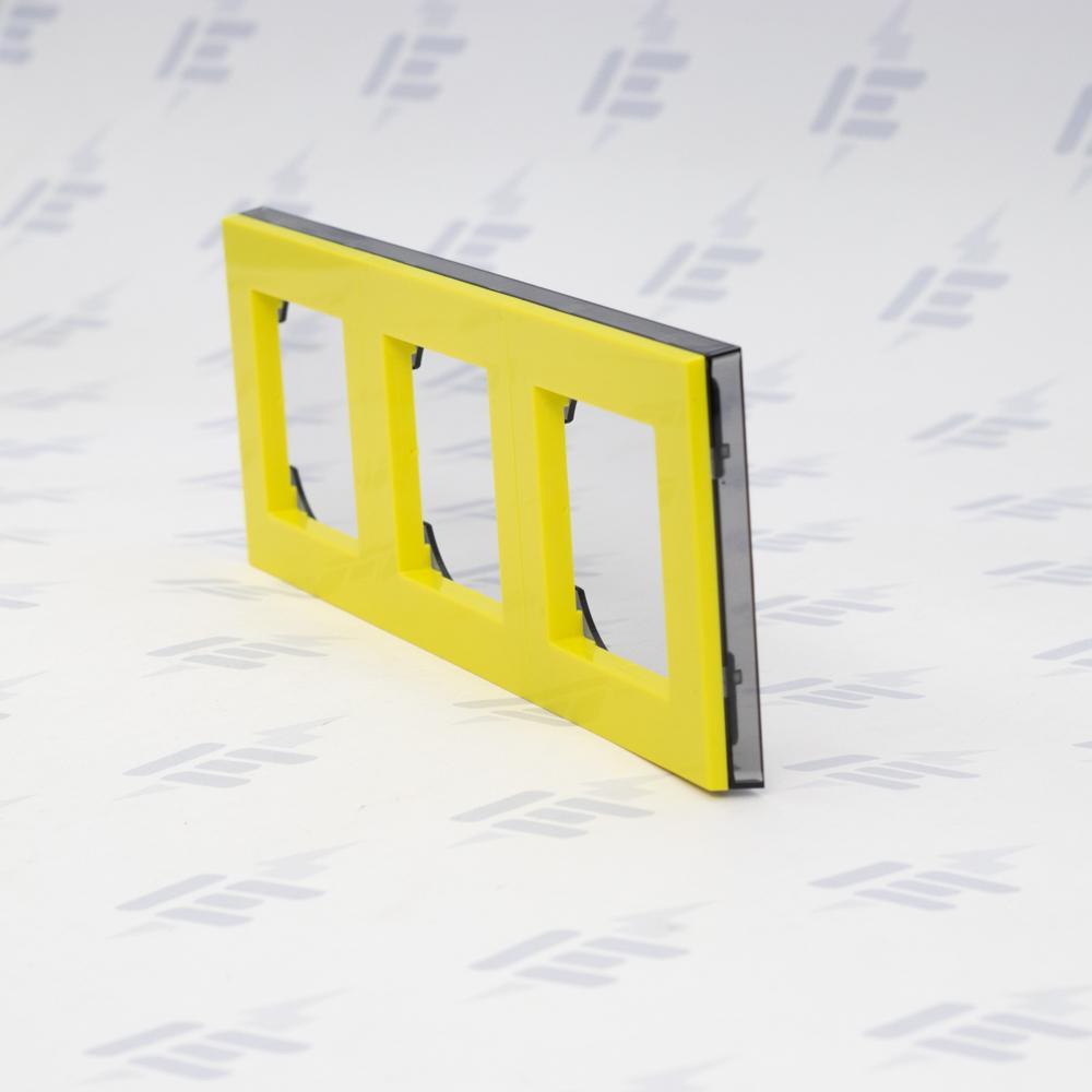 3901H-A05030 64 Rámeček trojnásobný, pro vodorovnou i svislou montáž