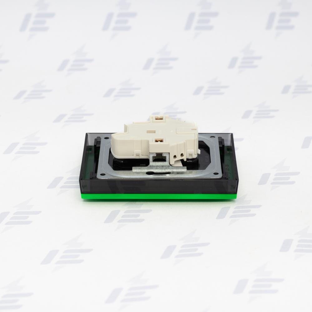 Zásuvka dvojnásobná s ochr. kolíky, s clonkami, s natočenou dutinou