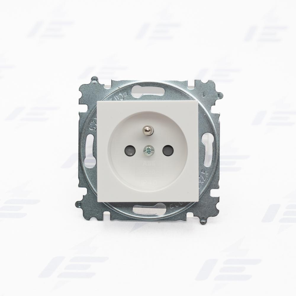 5519H-A02357 03 Zásuvka jednonásobná s ochranným kolíkem, s clonkami