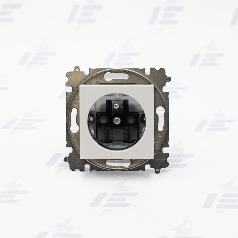 5519H-A02357 62 Zásuvka jednonásobná s ochranným kolíkem, s clonkami