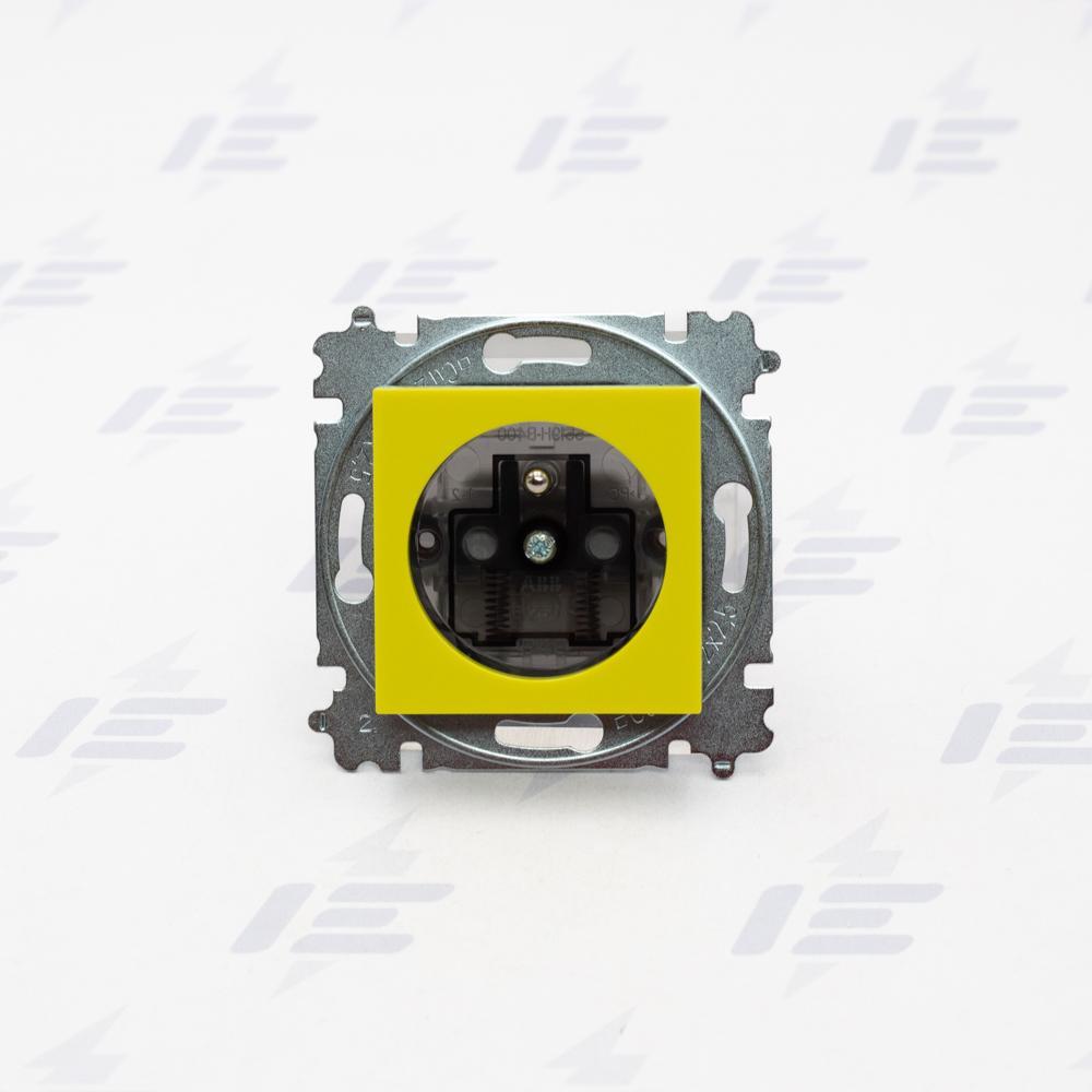 5519H-A02357 64 Zásuvka jednonásobná s ochranným kolíkem, s clonkami