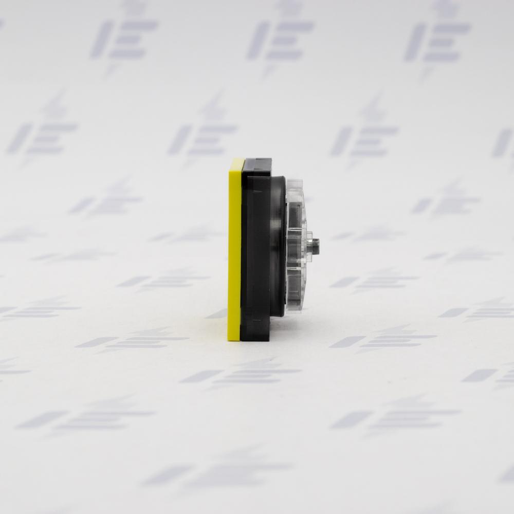 5519H-A02357 64 Zásuvka jednonásobná s ochranným kolíkem, s clonkami