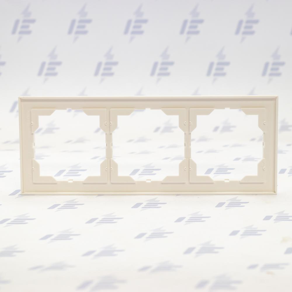 3901M-A00130 03 Rámeček trojnásobný, pro vodorovnou i svislou montáž