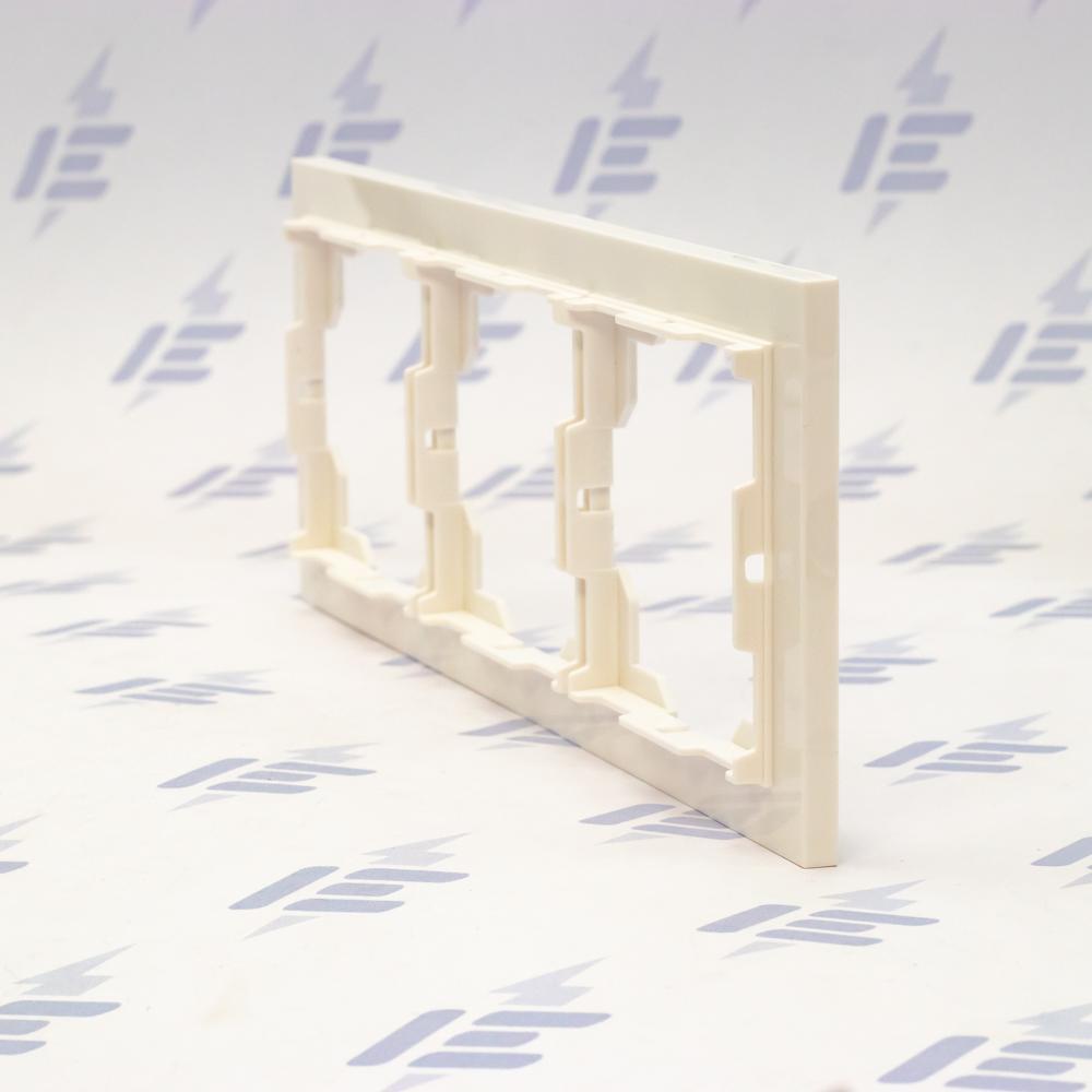 3901M-A00130 03 Rámeček trojnásobný, pro vodorovnou i svislou montáž