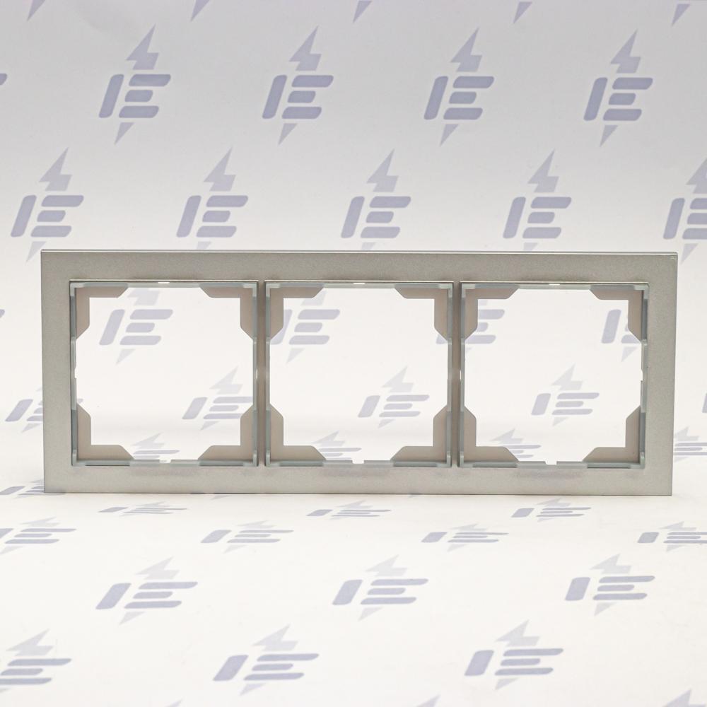 3901M-A00130 08 Rámeček trojnásobný, pro vodorovnou i svislou montáž