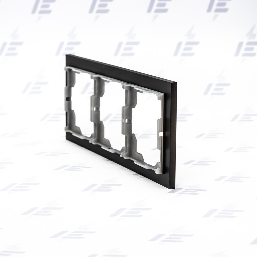 3901M-A00130 37 Rámeček trojnásobný, pro vodorovnou i svislou montáž