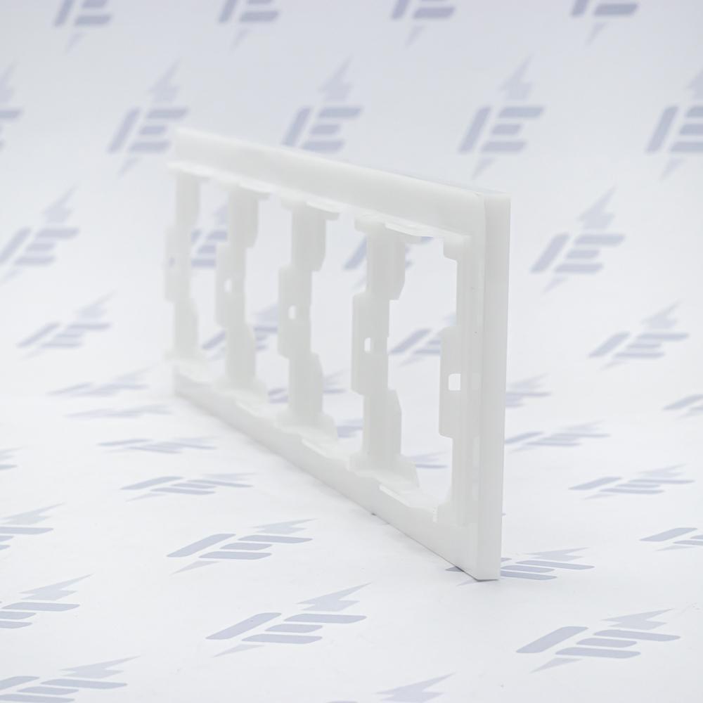 3901M-A00140 01 Rámeček čtyřnásobný, pro vodorovnou i svislou montáž