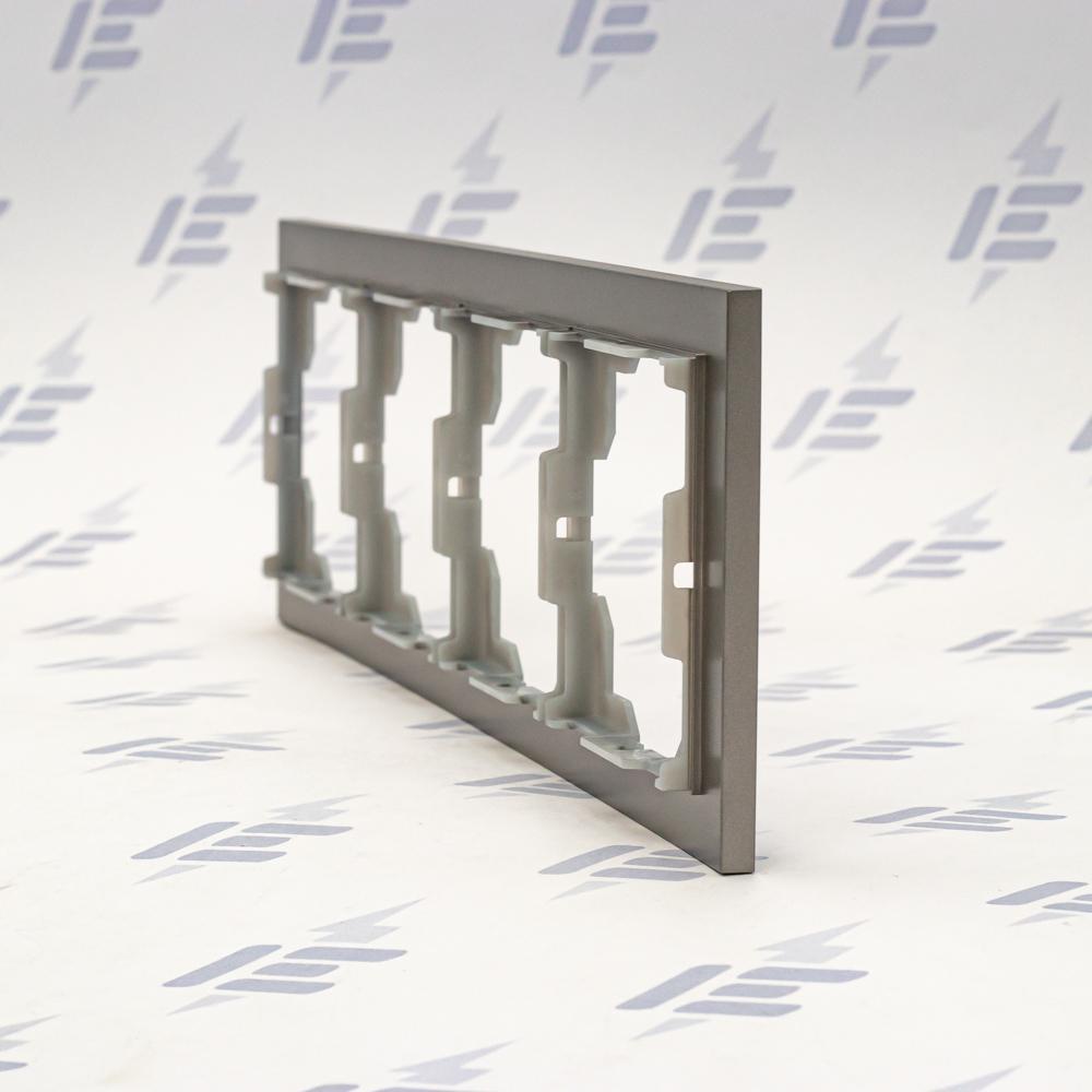 3901M-A00140 36 Rámeček čtyřnásobný, pro vodorovnou i svislou montáž