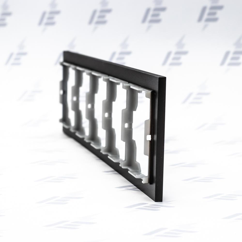 3901M-A00150 37 Rámeček pětinásobný, pro vodorovnou i svislou montáž