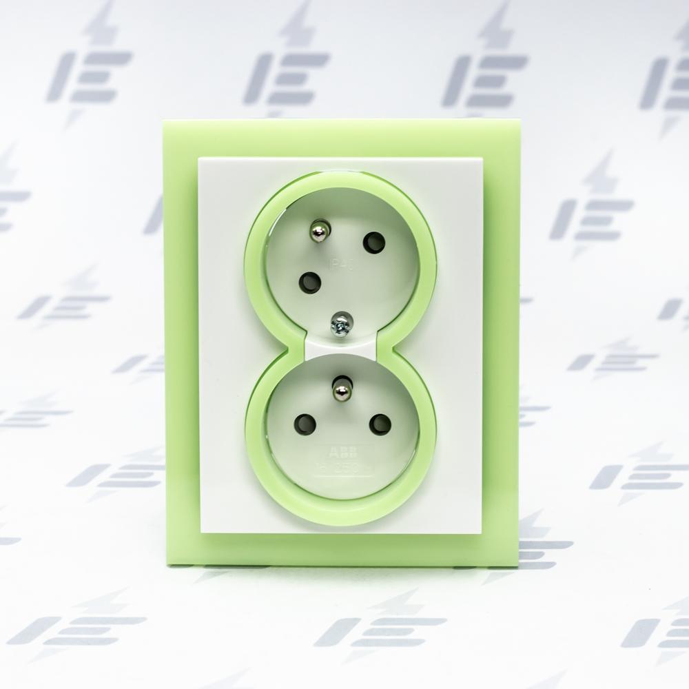 5513M-C02357 42 Zásuvka dvojnásobná s ochr. kolíky, s clonkami, s natočenou dutinou