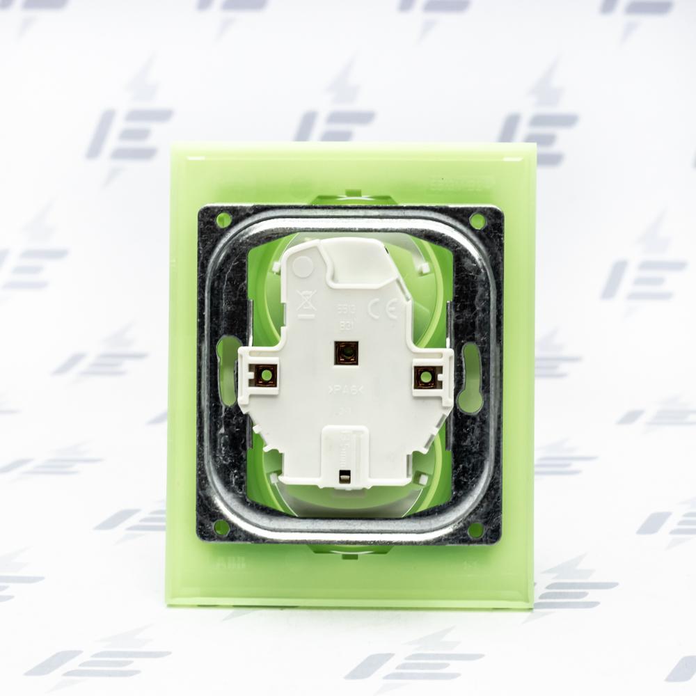 5513M-C02357 42 Zásuvka dvojnásobná s ochr. kolíky, s clonkami, s natočenou dutinou