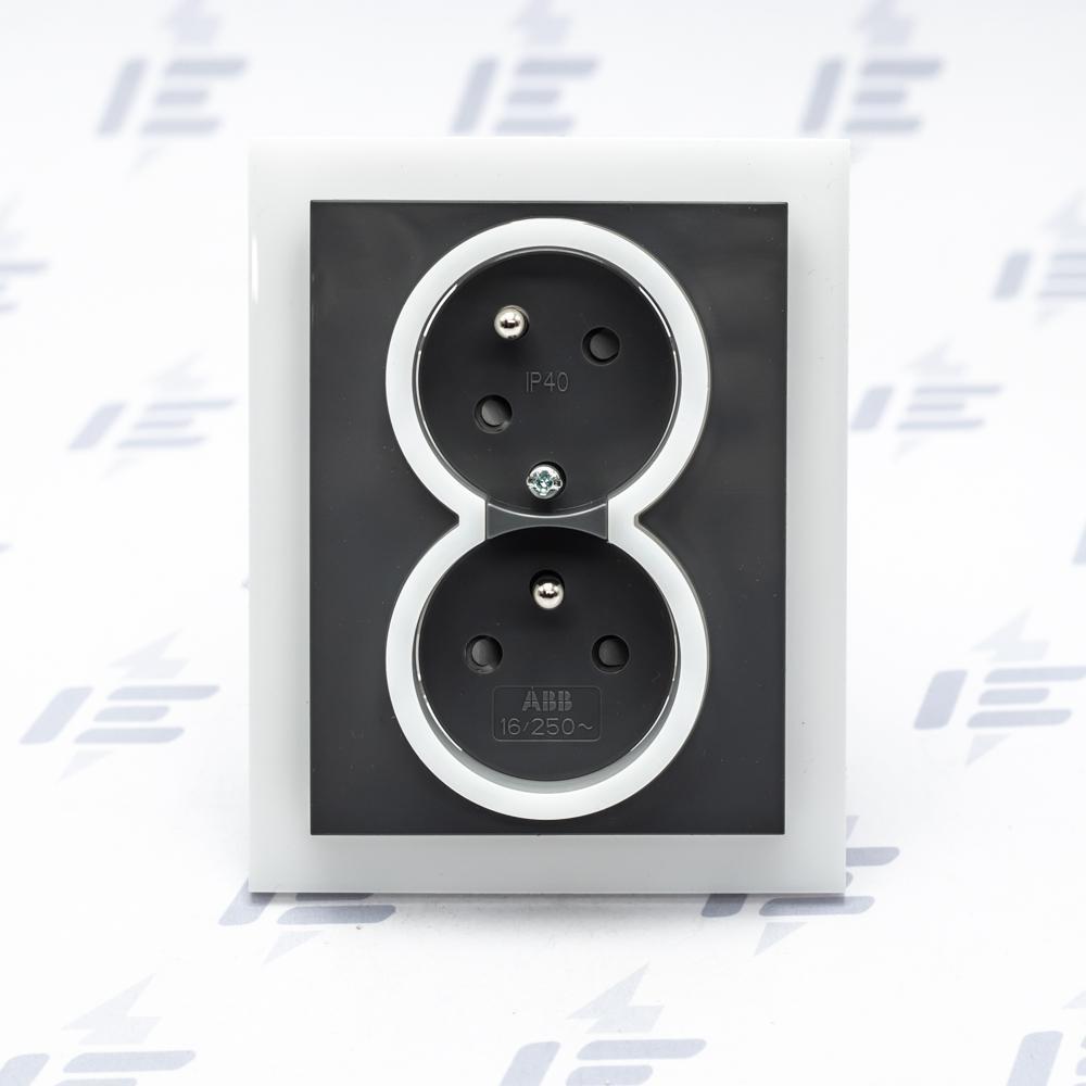 5513M-C02357 61 Zásuvka dvojnásobná s ochr. kolíky, s clonkami, s natočenou dutinou