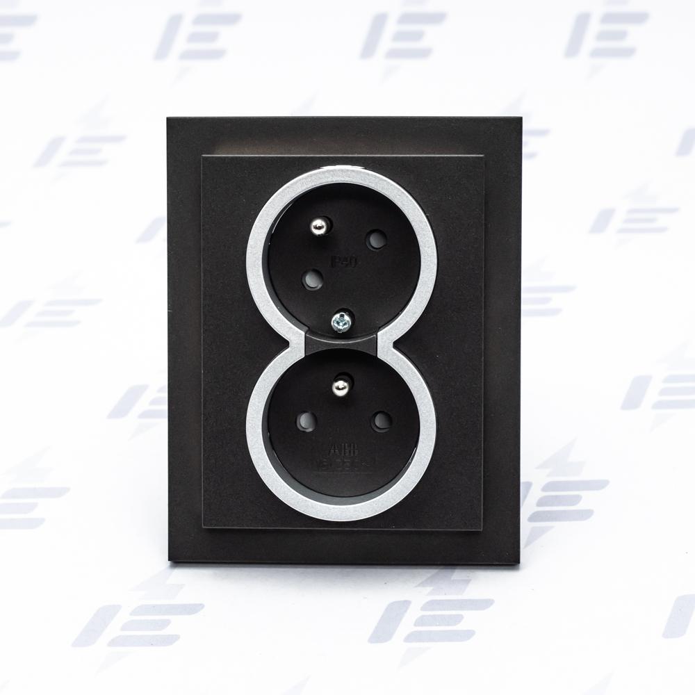 5513M-C02357 74 Zásuvka dvojnásobná s ochr. kolíky, s clonkami, s natočenou dutinou