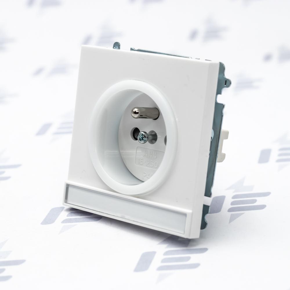 Zásuvka jednonásobná s ochr. kolíkem, s clonkami, s popis. polem