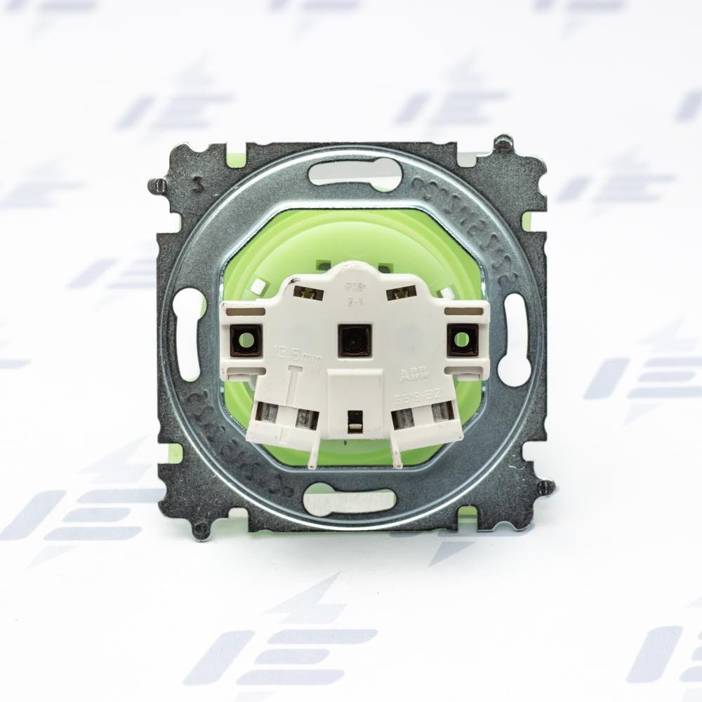 5519M-A02352 42 Zásuvka jednonásobná s ochr. kolíkem, s clonkami, s popis. polem