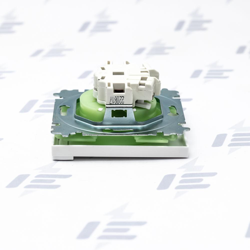 5519M-A02352 42 Zásuvka jednonásobná s ochr. kolíkem, s clonkami, s popis. polem