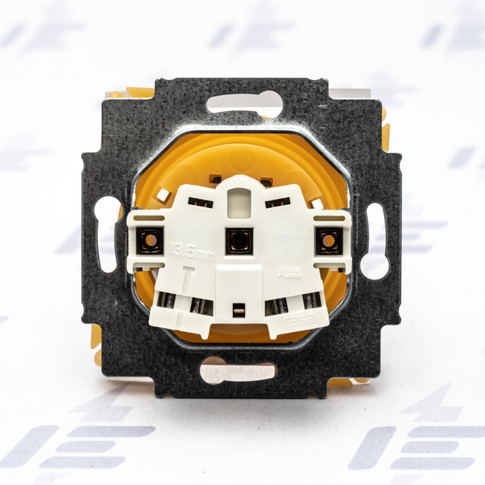 5519M-A02352 43 Zásuvka jednonásobná s ochr. kolíkem, s clonkami, s popis. polem