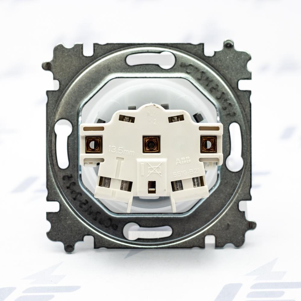 Zásuvka jednonásobná, s ochr. kolíkem, s clonkami, s bezšroub. sv.