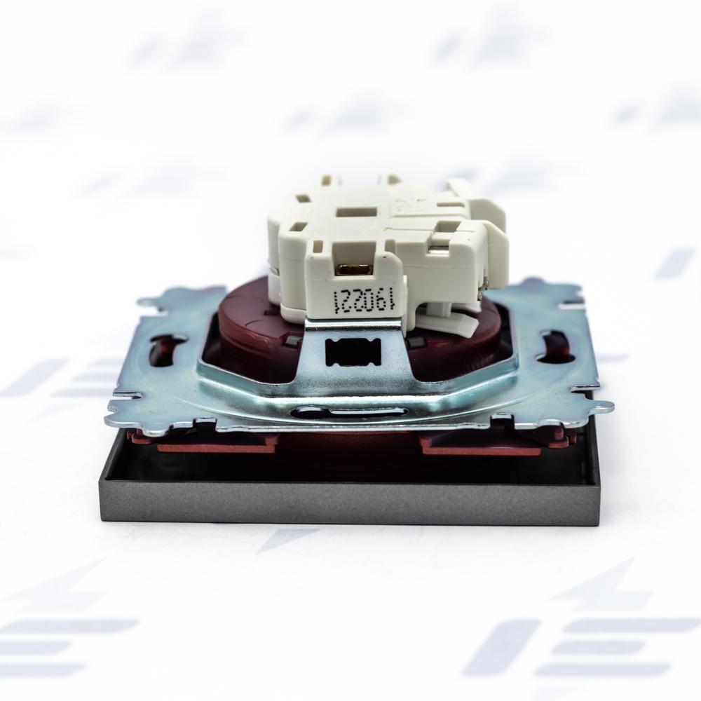 5519M-A02357 71 Zásuvka jednonásobná, s ochr. kolíkem, s clonkami, s bezšroub. sv.