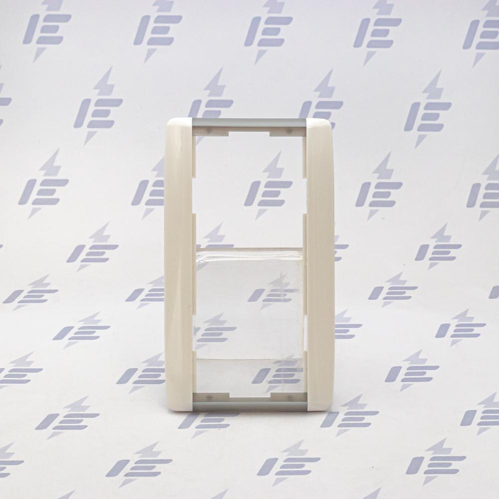 3901E-A00121 04 Rámeček dvojnásobný, svislý