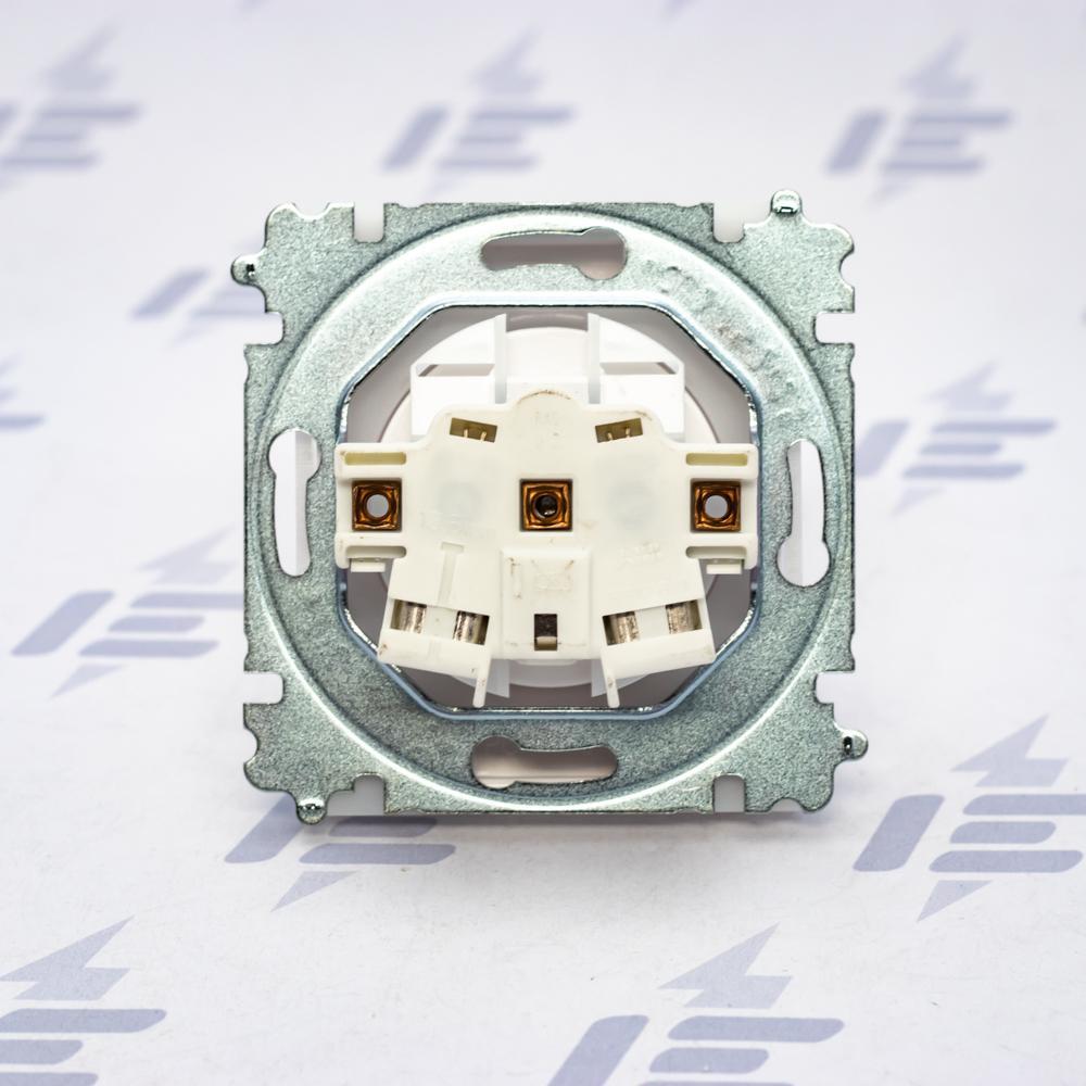 5519E-A02357 01 Zásuvka jednonásobná, chráněná, s clonkami, s bezšroub. sv.