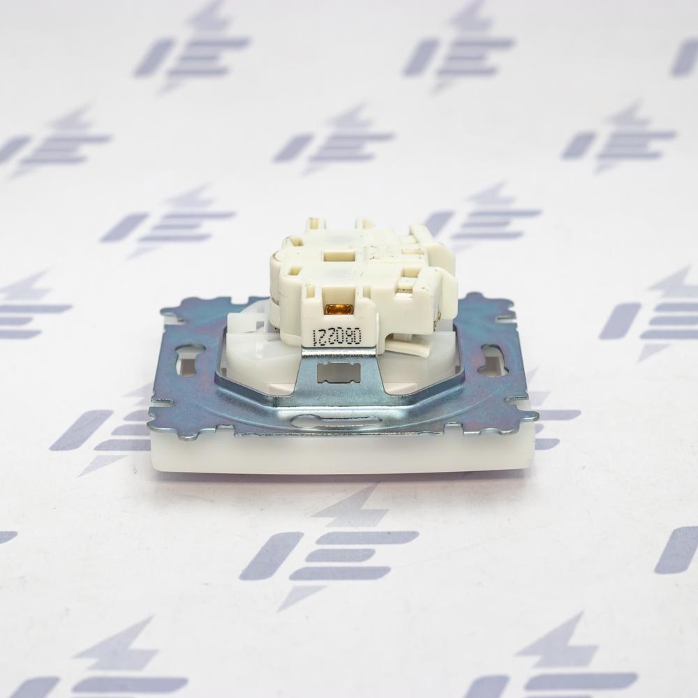 5519E-A02357 01 Zásuvka jednonásobná, chráněná, s clonkami, s bezšroub. sv.