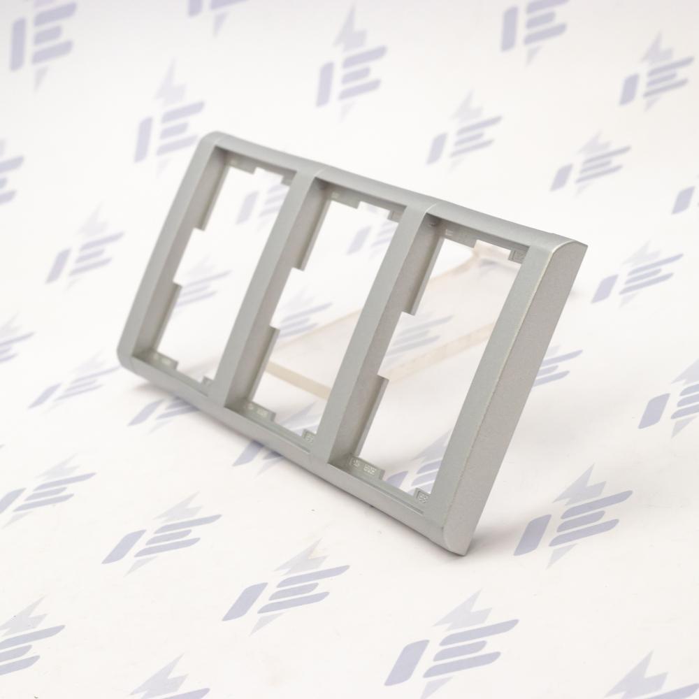 3901F-A00130 08 Rámeček trojnásobný, vodorovný