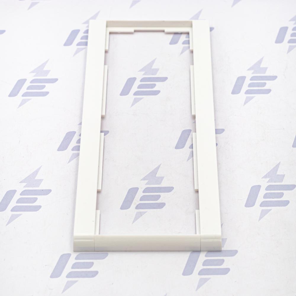 3901F-A00131 03 Rámeček trojnásobný, svislý