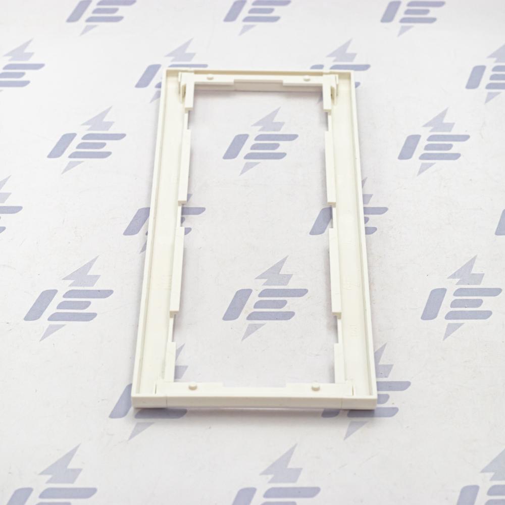 3901F-A00131 03 Rámeček trojnásobný, svislý